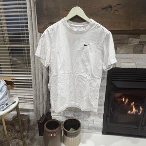 Nike Men's Classic White Tee